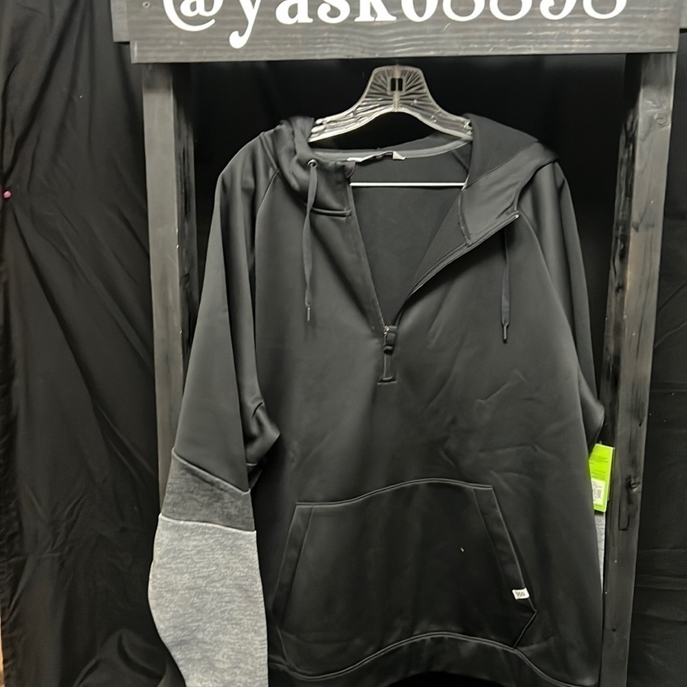 DSG black polyester black hoodie XXL. NWT